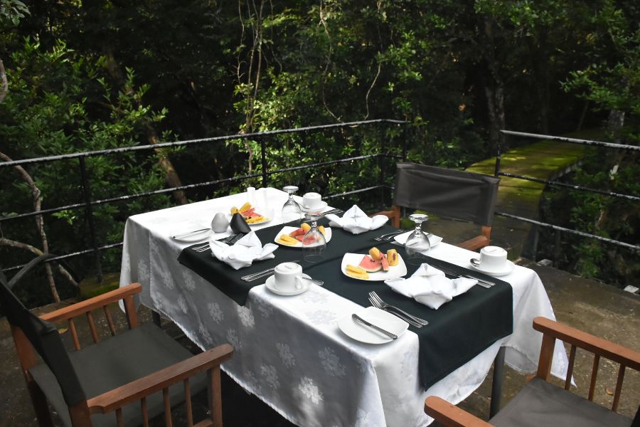 dining experience at explorer by mahoora wasgamuwa in sri lanka